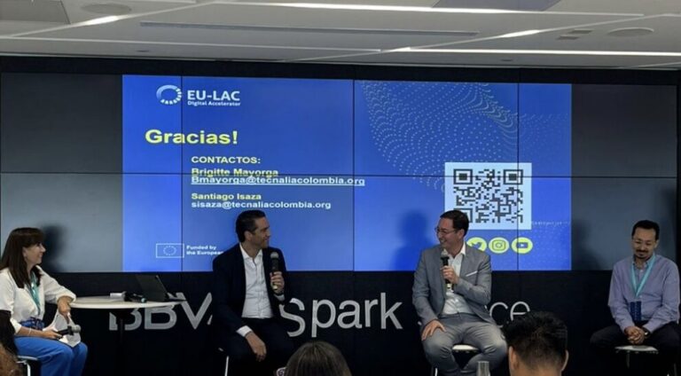 Panel de discusión  con Sergio Torres, Director de Innovación y Sostenibilidad del BBVA, y Carlos Flores, de Wayra Hispam.