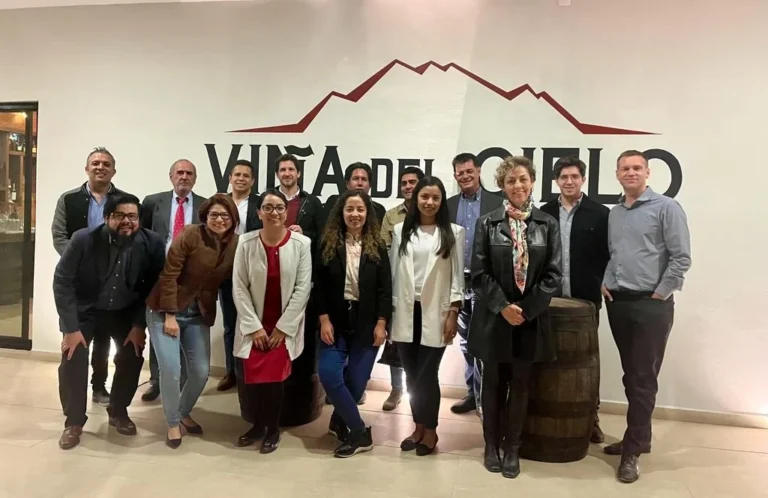 Encuentro de CanCham y empresas canadienses en viñedo Queretano