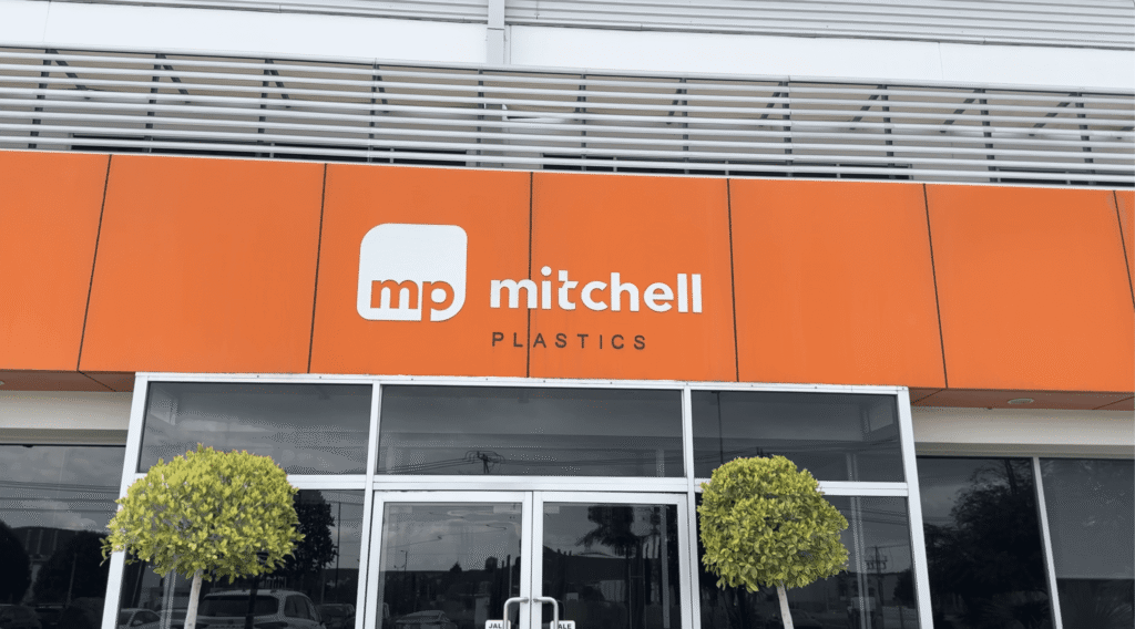 Mitchell Plastics impulsa su operación con energía solar de la mano de Solfium